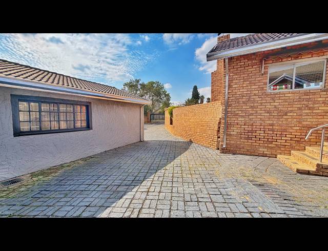 6 BEDROOM HOUSE FOR SALE IN NORKEM PARK